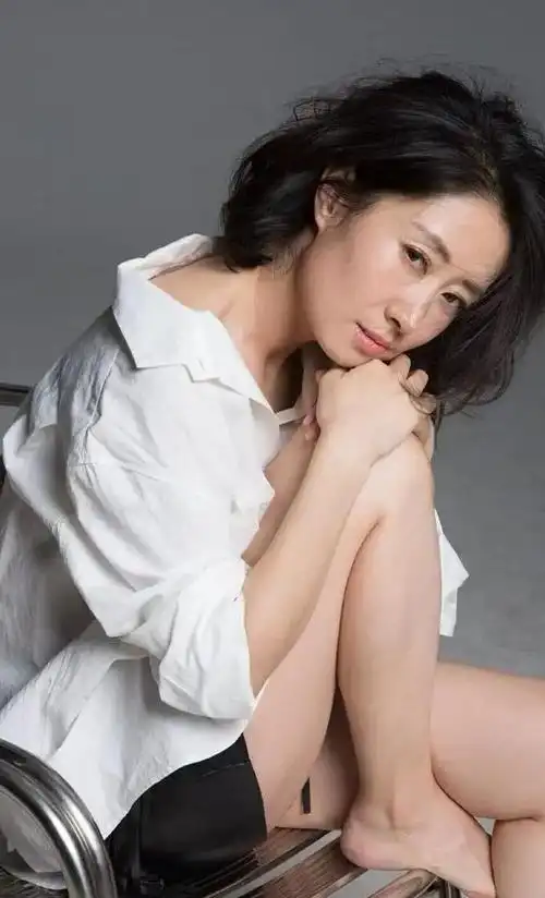 刘敏涛满满的熟女气质 越来越有味道了