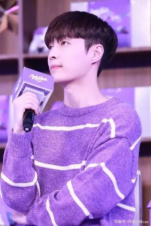 男爱豆的紫色穿搭,太撩人了,快来看看有没有你家哥哥?