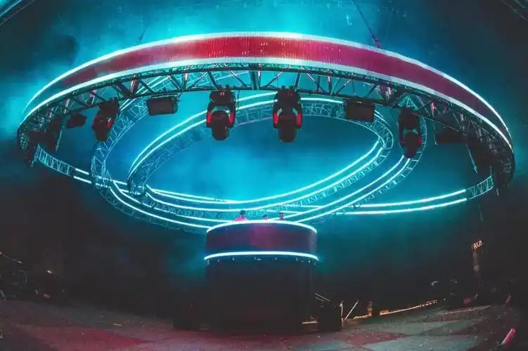 舞台舞美制作策划创意之国外大型音乐节