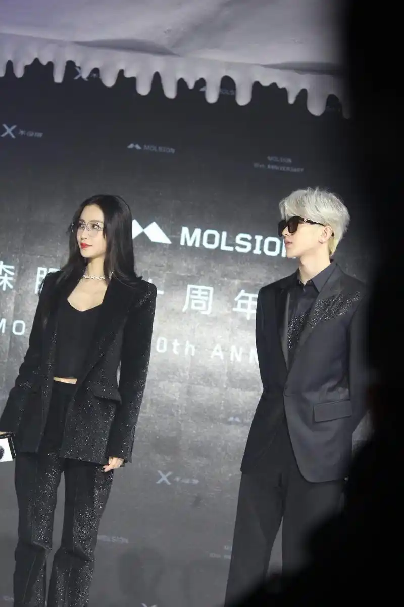 双倍养眼!angelababy蔡徐坤罕见同框,神仙颜值姐弟太a,快收藏