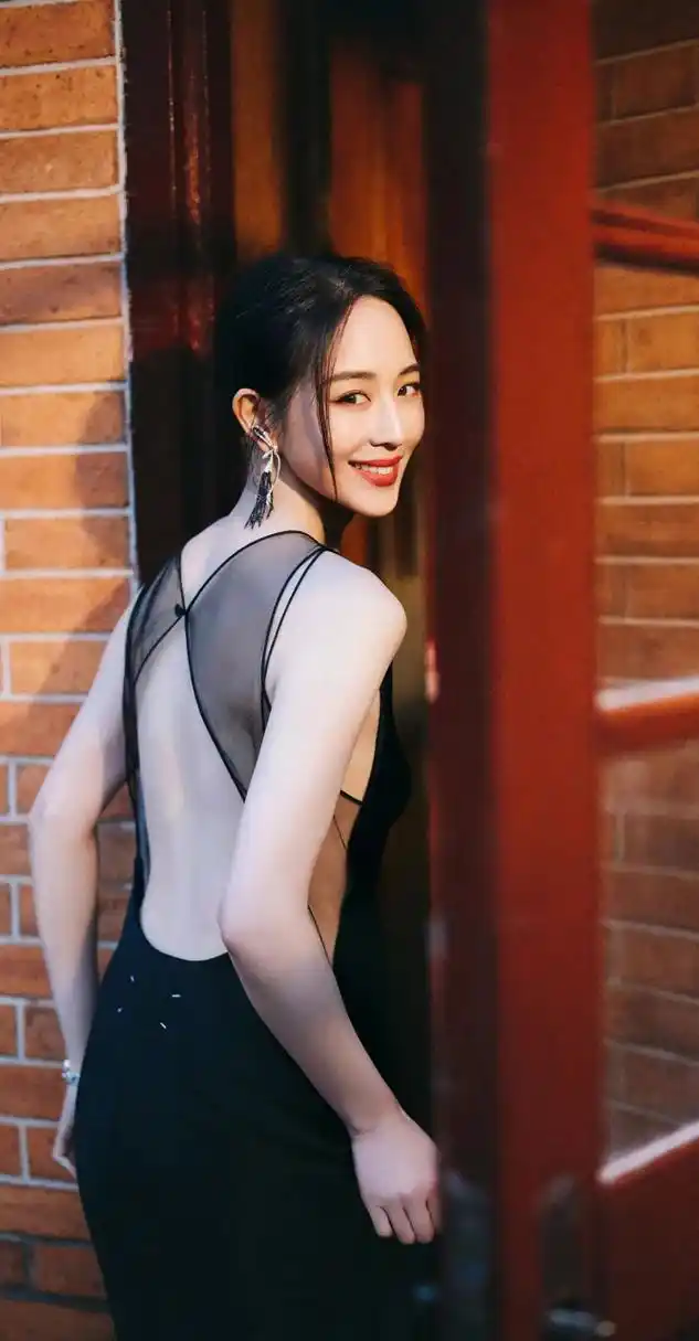 张钧甯(ning chang )是一位著名的台湾健身达人和演员,她坚持跑步和