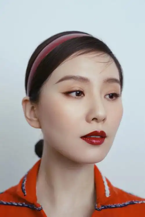 刘诗诗# 刘诗诗香奈儿 红秀复古封面