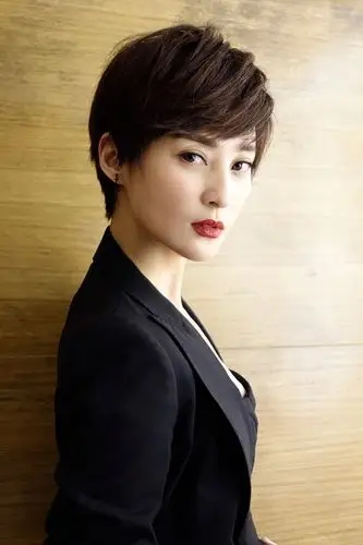 "活久见"蒋勤勤梳短发 帅气个性被喊男朋友