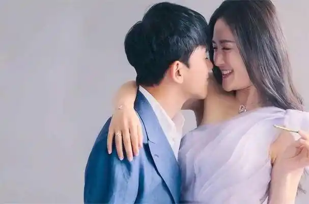 24岁想自杀在25岁爆红被骂软饭男的张杰他成功不仅因谢娜