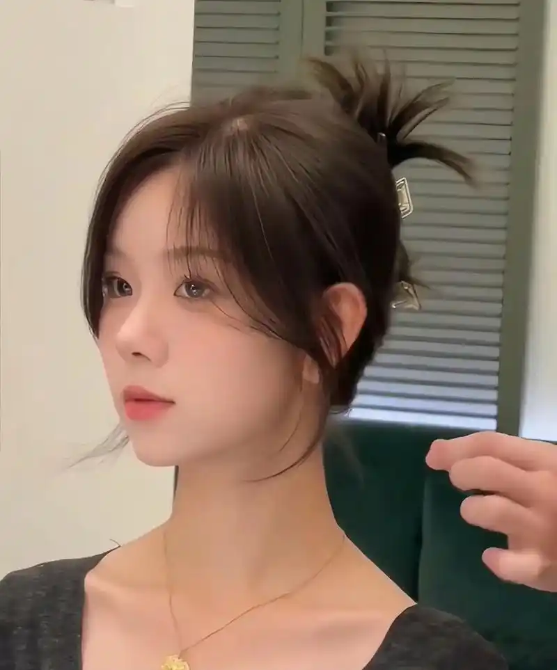 甜美俏皮的八字刘海.