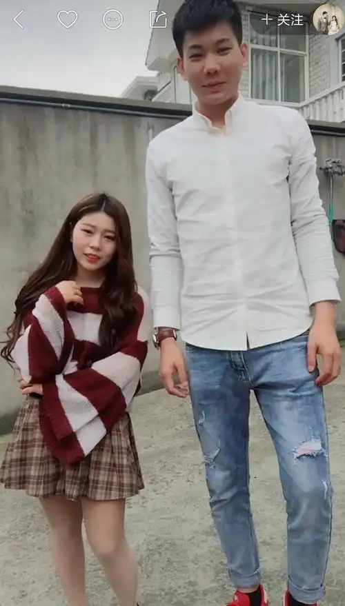 比几年前微博上火过的最萌身高差的还大 快手上写的是1米9和1米5