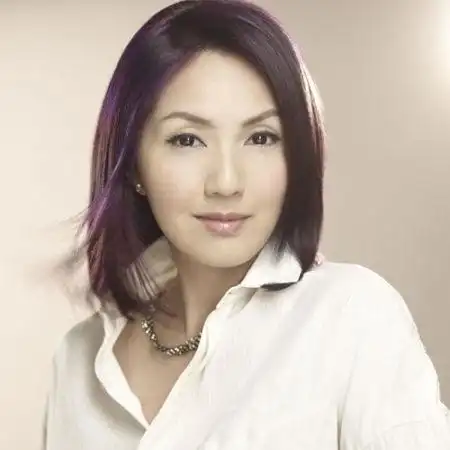 43岁郑秀文和45岁杨千嬅同框照,胖了一圈气色更好,相差2岁看起来年龄