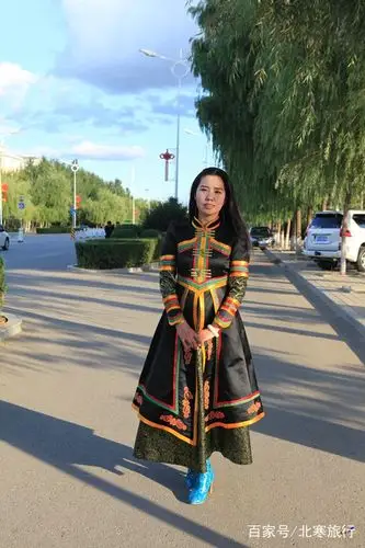 阳光的蒙古族美女格日乐