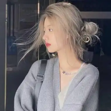 女生头像干净气质书上说每个女孩子都是公主无论是破阁楼里还是城堡里