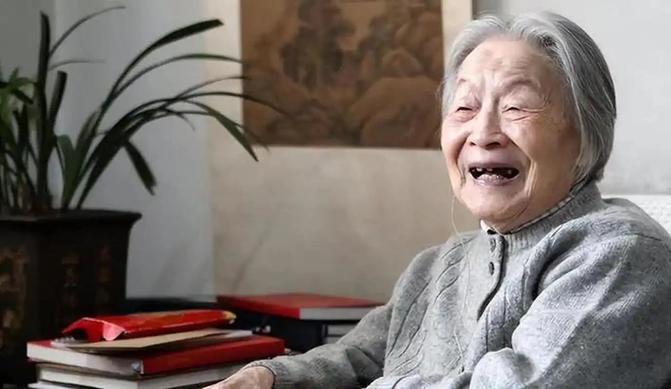 1966年,杨绛被剃成了"阴阳头",很多人以为她会做傻事,没想到杨绛不哭