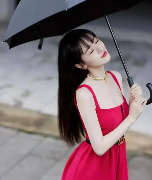 袁冰妍红色一字裙写真:惊艳又魅力的女星