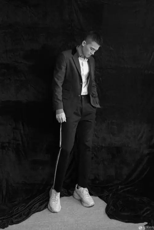 欧豪西装演绎黑白格调时尚 新作《妖猫传》近日将映