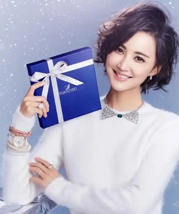 张歆艺:荧幕下的真实人生 张歆艺,一个在荧幕上演绎富家千金的演员