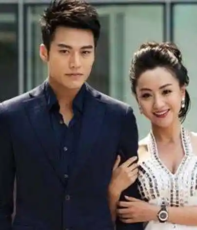 杨蓉孟庆松结婚照片是真的假的,杨蓉现实老公是谁?