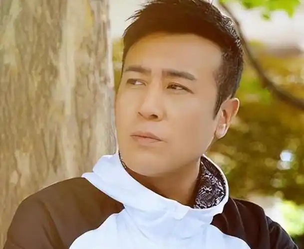 于和伟我做过的最正确的决定就是娶了一位默默支持自己的妻子