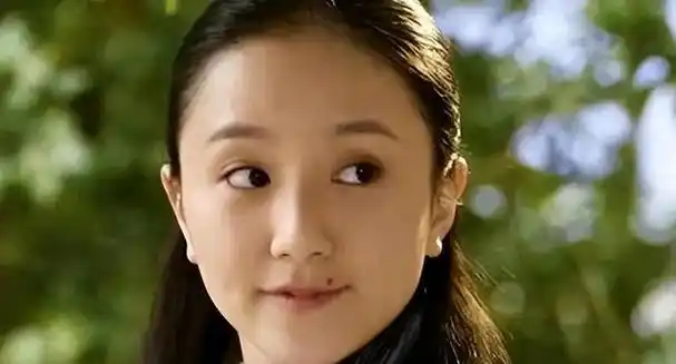 她16岁拍戏救患癌生父,是黄轩唯一公开女友,今39岁点痣后认不出