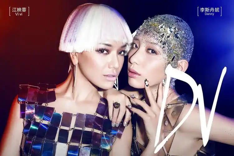 江映蓉李斯丹妮最新宣传照曝光未来感十足