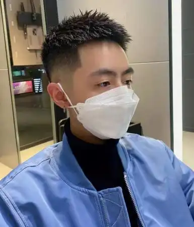 短发男生帅气发型图片(推荐三款清爽又干练的男士发型)插图6