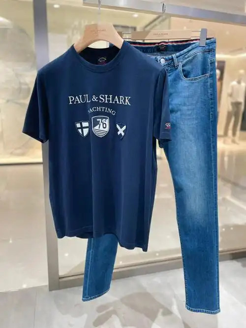 今日份周末搭配刺绣t恤深蓝色系休闲装