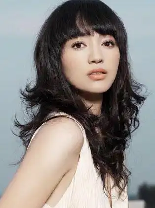 罗海琼纯白圣诞妆 美美过圣诞(组图)