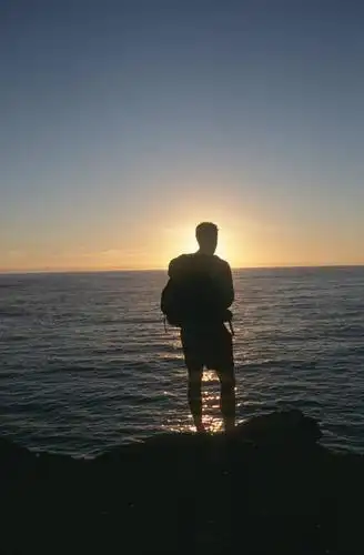 中年人,老年人,一个人,站,竖图,室外,旅游,度假,自由,感激,信心,海洋