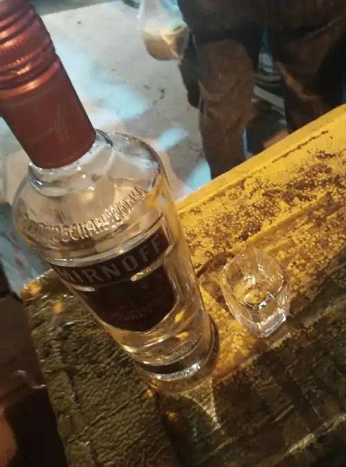 抓饼三个鸡柳标配  顺便对面路边摊买碗鸡蛋汤就在手抓饼大叔的椅子上