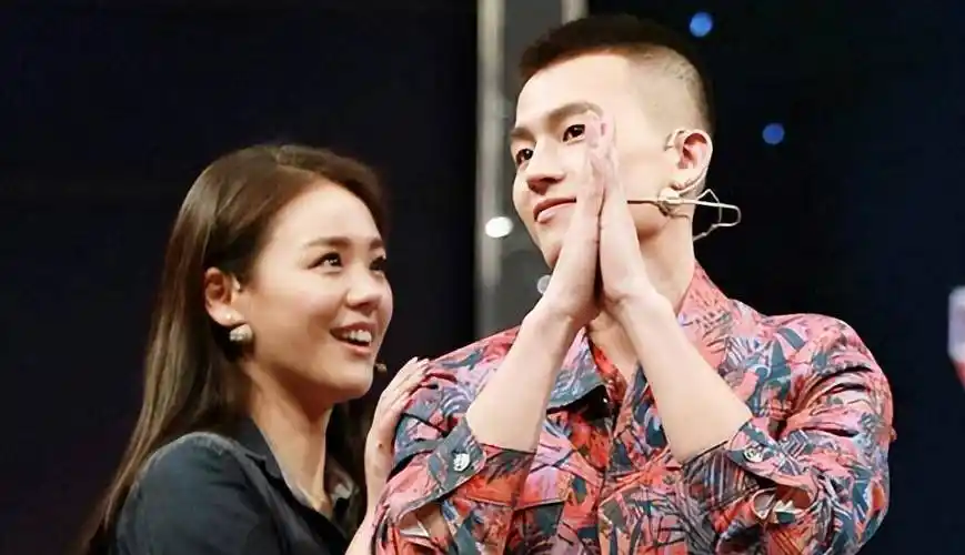 有种"整容"叫马思纯分手,前男友欧豪变化不大,她却像是换个人_张哲轩