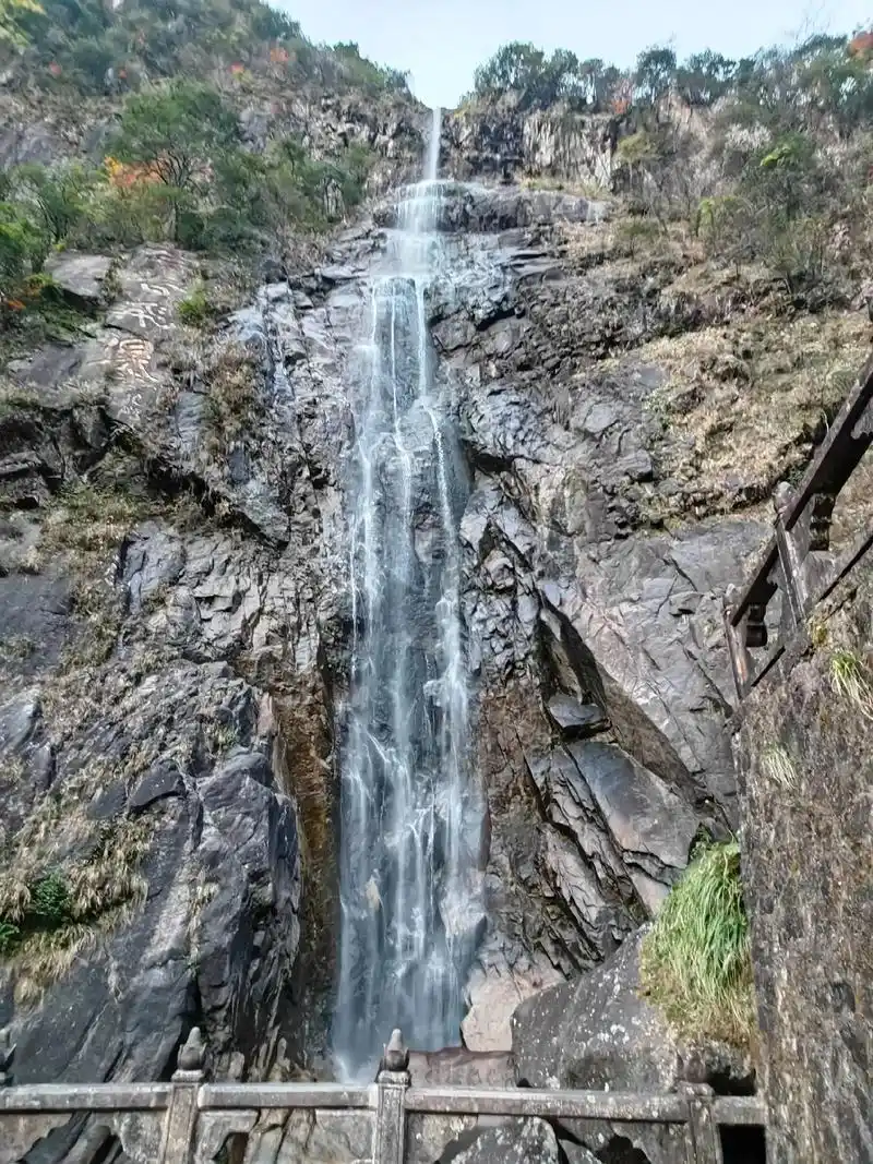 江南第一瀑"云谷飞瀑" 宜春市温汤明月山景色 - 抖音