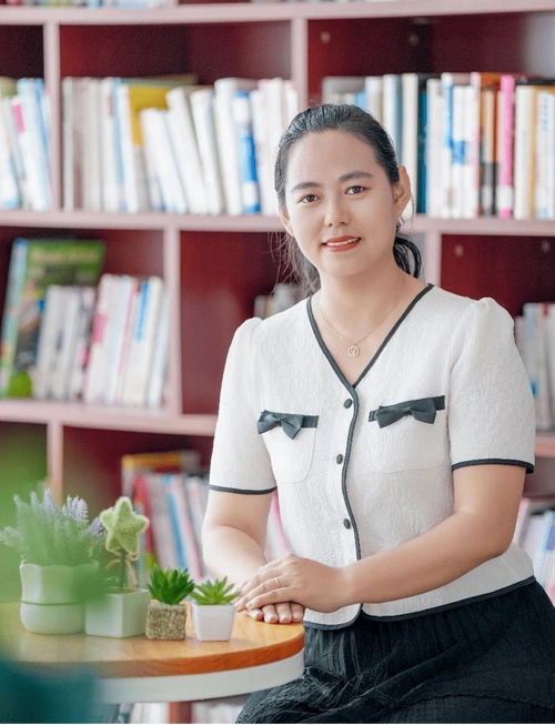 王莹莹,青岛汾阳路小学数学教师,工作已有十年,从事班主任工作9年.