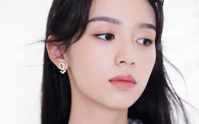 周也性感迷人写真图片桌面壁纸