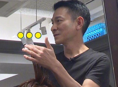 采访了很多名人,能得到刘德华的理发,很多人直呼,鲁豫此时此刻正是