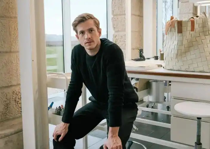 经典的bv绿和云朵包不再bv创意总监daniellee突然离职