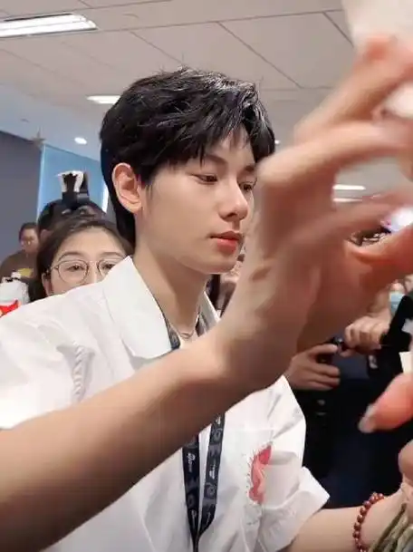 胡先煦看着好男大啊!