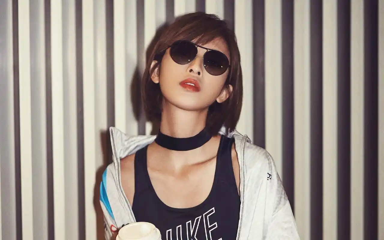 张俪时尚帅气短发街拍图片桌面壁纸-大陆明星-手机壁纸下载-美桌网