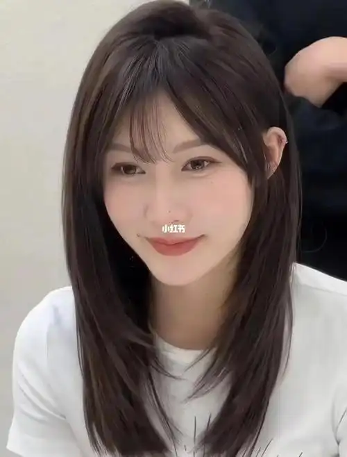 锁骨发中长发 法式刘海