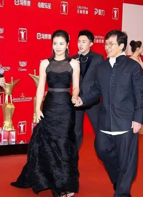 当44岁的刘涛和46岁的林心如同框时,终于看到了于洁凡的高级造型_时尚