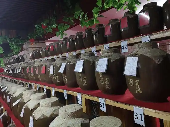 黑里河酒庄地下酒窖,这里存放着客户存储在此的佳酿