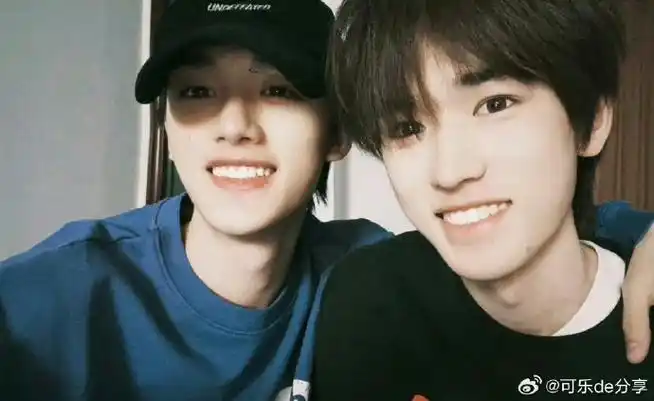 宋亚轩丁程鑫合照