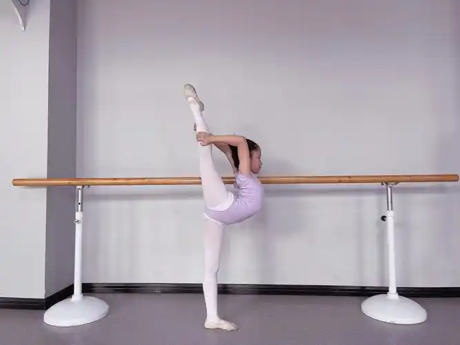 中国舞基本功训练搬后腿一字马