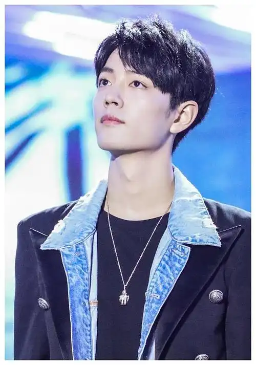 各大榜单数据:《微博内地明星势力周榜》肖战以91.66,王一博以89.