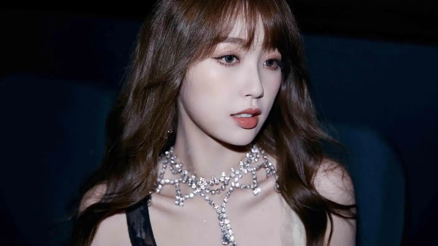 虞书欣黑色性感蕾丝写真