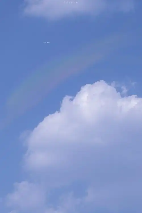 春天的风是刚晾干的浅蓝色