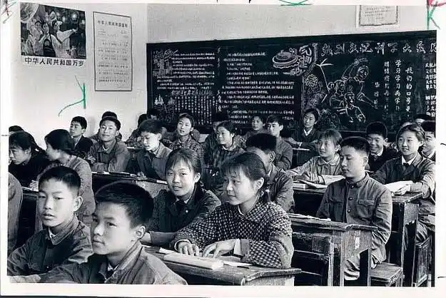 又一批七十年代老照片,这些场景你熟悉吗?