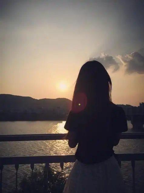 背影图片女伤感唯美 伤感背影图片女生唯美