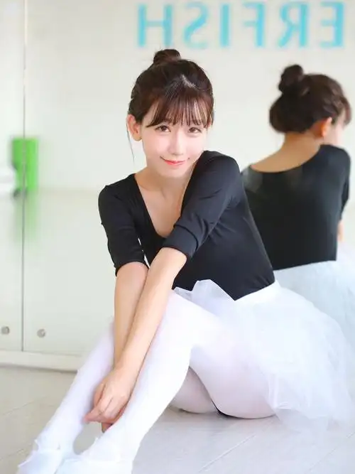 性感可爱又会跳芭蕾极品美女陈潇自拍生活照片图集自拍美女生活照