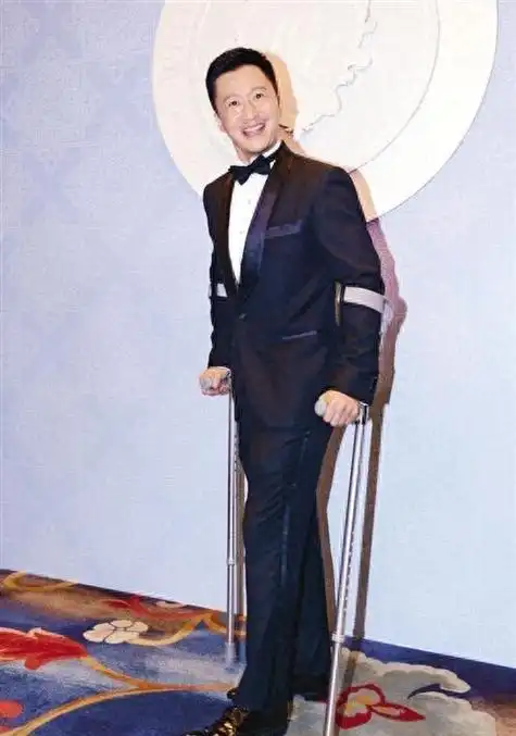 演员吴京港漂受挫为拍戏曾受伤多次婚后却命运大改逆袭成功