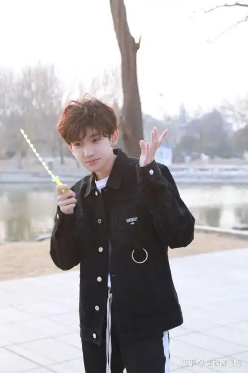 王源有哪些让你惊艳到的照片?