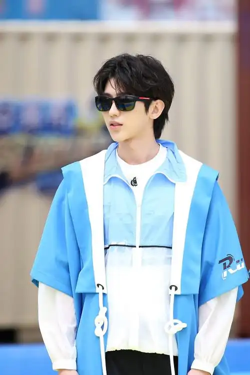 蔡徐坤运动力超乎预料之后节目有扶贫篇丨揭秘奔跑吧