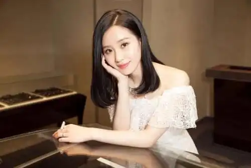 女明星头发时长时短有秘诀?刘诗诗百变发型,哪款戳中了你的心?