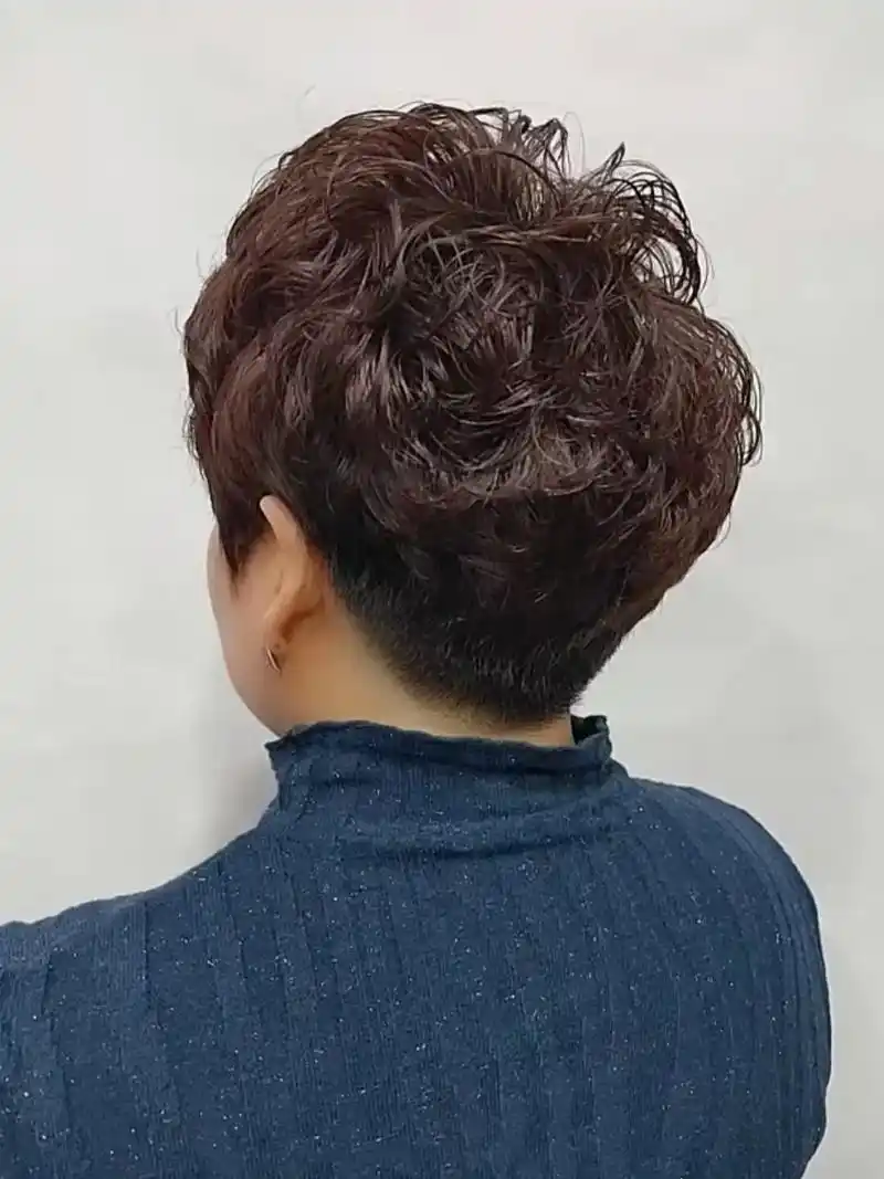一款妈妈卷短发今年必烫,比纹理烫